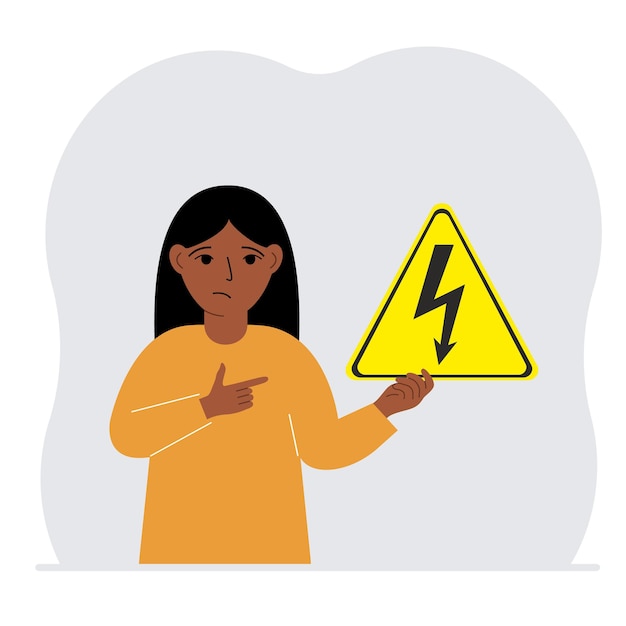 Vector een klein meisje houdt een geel waarschuwingsbord vast met een zwarte bliksem in zijn hand het concept van het gevaar van elektrische schokken of hoogspanning