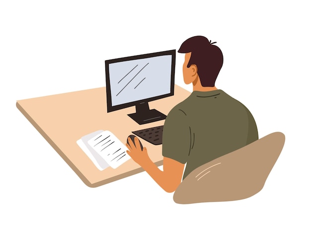 Een man zit aan een tafel en werkt aan een computer met documenten.