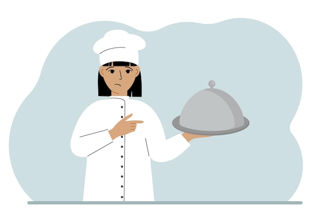 Een vrouwelijke chef-kok met een bord bedekt met een cloche of een dienblad met een deksel