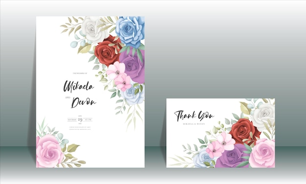 Elegante biglietto d'invito per matrimonio con decorazioni di fiori colorati