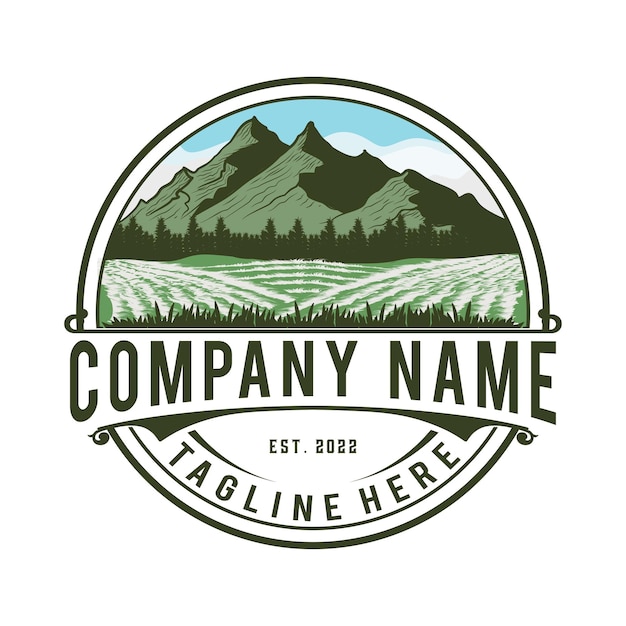 ферма с горами винтажная эмблема логотип концепция