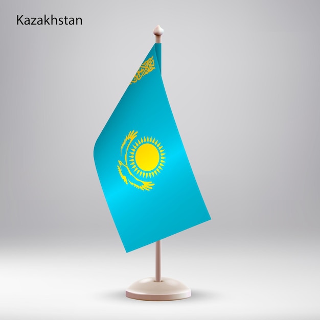 Флаг Казахстана висит на подставке для флага