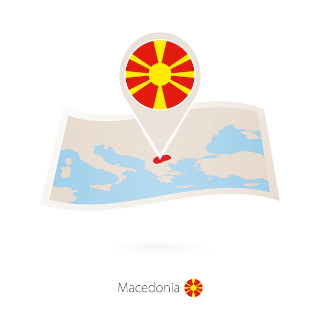 마케도니아의 국기 핀이 있는 마케도니아의 접힌 종이 지도