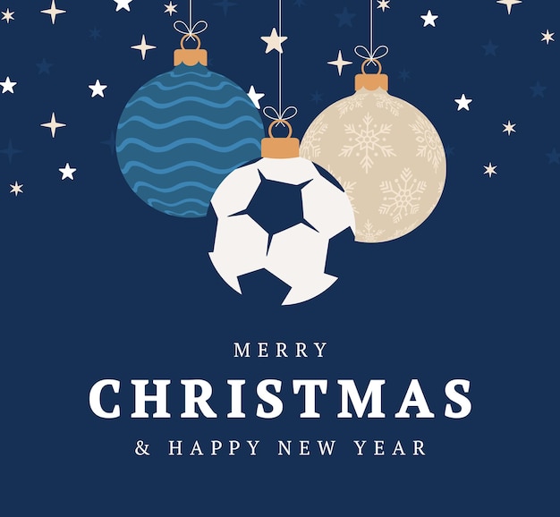 サッカーのクリスマスグリーティングカード。メリークリスマスと新年あけましておめでとうございますフラット漫画スポーツバナー。背景のクリスマスボールとしてサッカーボール。ベクトルイラスト。