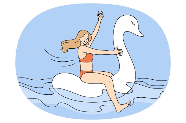 Gelukkig meisje in zwempak drijven op rubberen zwaan