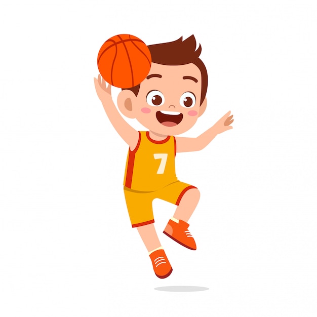 Gelukkig schattig kind jongen spelen trein basketbal