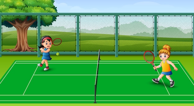 Gelukkige jonge geitjes die tennis spelen bij de hoven