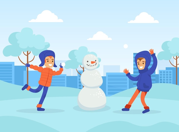 Vector gelukkige jongens maken sneeuwpoppen en spelen sneeuwballen in het park wintersport buitenactiviteiten cartoon vector illustratie