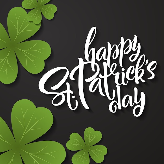 Gelukkige st. patrick's day-groet. st. patrick's day belettering op een donkere achtergrond met shamrock. vector illustratie.