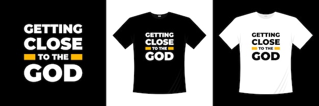 Avvicinarsi al design della t-shirt della tipografia di dio