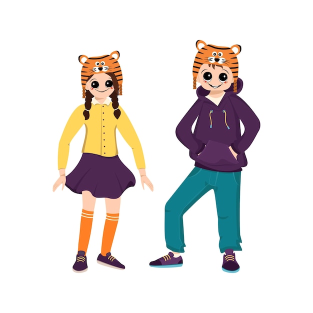 Девочка и мальчик в оранжевой шапке тигра дети карнавальные тусовщики в костюмах животных на новый год ...