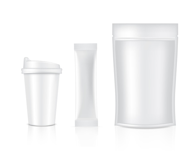 Vector glanzende stick-sachet en cup geïsoleerd op een witte achtergrond. illustratie. voedsel en drank verpakkingsconcept.