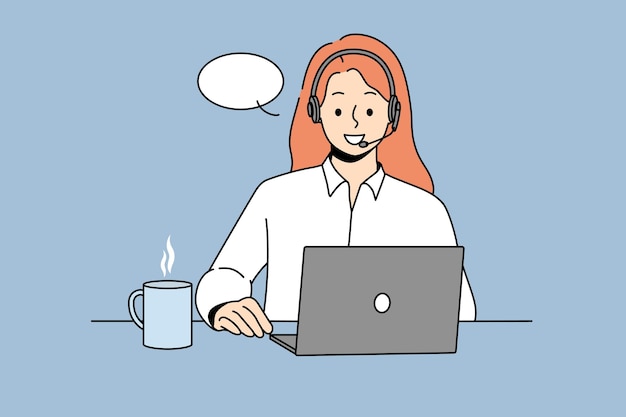Glimlachende vrouw in hoofdtelefoongesprek op laptop
