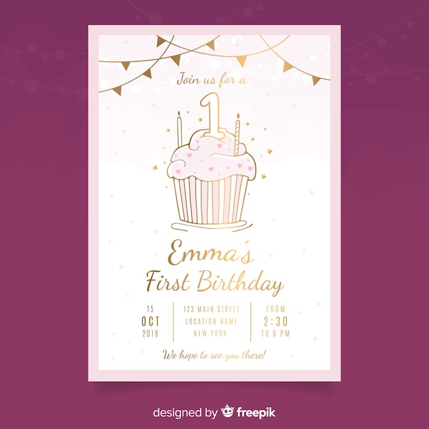 Modello di carta di compleanno primo cupcake d'oro