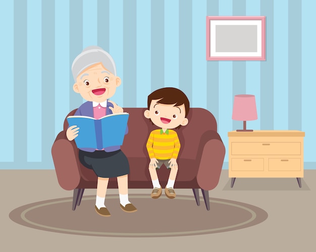 Бабушка сидит с внуками на диване с книгой