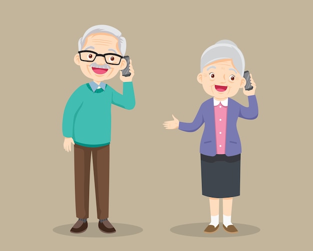 Grootvader en grootmoeder praten over de mobiele telefoon. grootouder die op de mobiele telefoon spreekt.