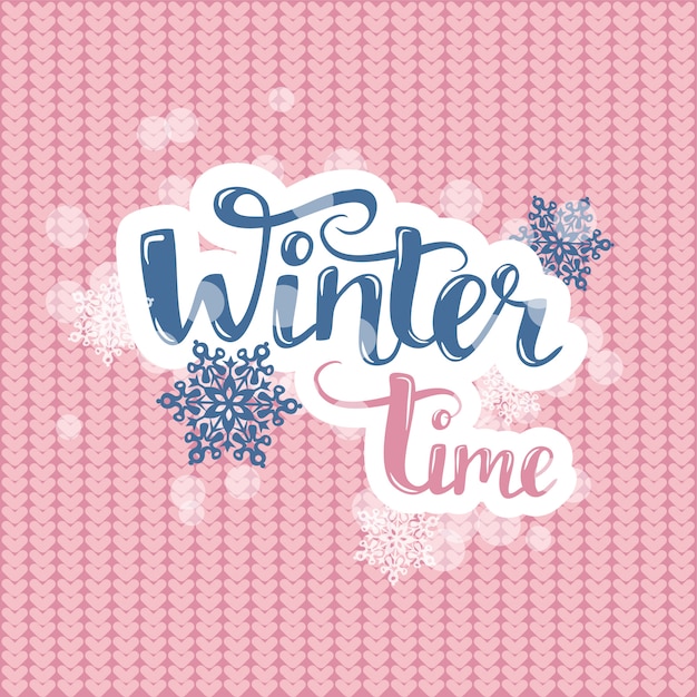 Hallo winter tekst op roze breien. vector penseel belettering met sneeuwvlokken.