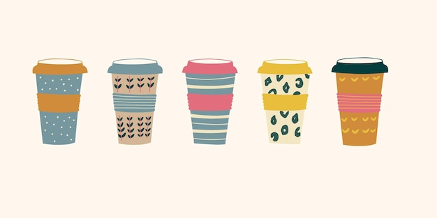 Vettore insieme disegnato a mano varie tazze di caffè. vettore colorato impostato su sfondo beige