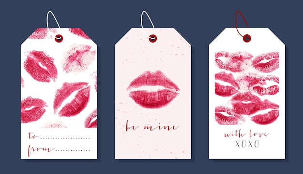 Vector hand getekende vector set cadeau-tags met lippen liefde en romantische tags geïsoleerd op donkere achtergrond