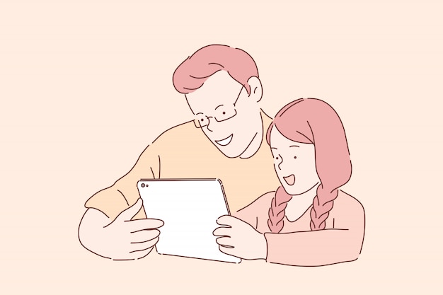 행복한 가족 오락. 아버지와 딸 태블릿, 비디오 형제 및 자매 온라인 게임, 명랑 형제, 가제트 게임을 즐기는 청소년에 비디오를보고. 단순 플랫