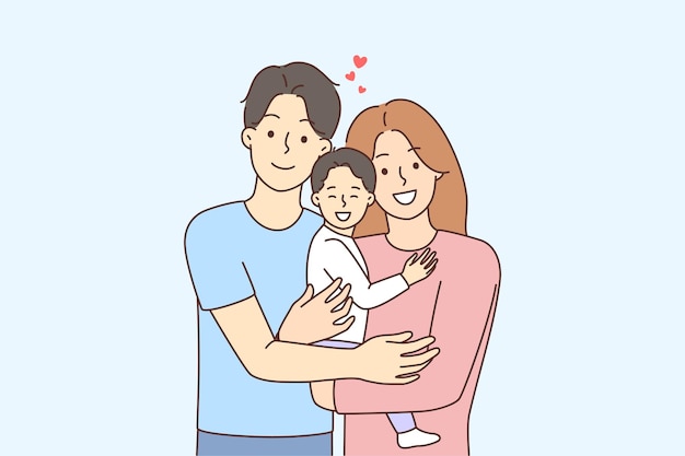 Famiglia felice con il bambino nelle mani