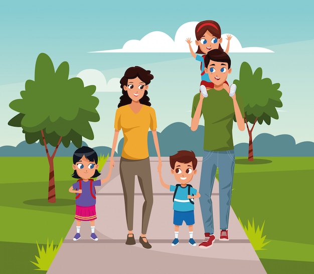 Famiglia felice con i bambini che camminano nel parco