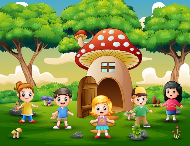 Счастливые дети играют в фэнтезийном доме грибов