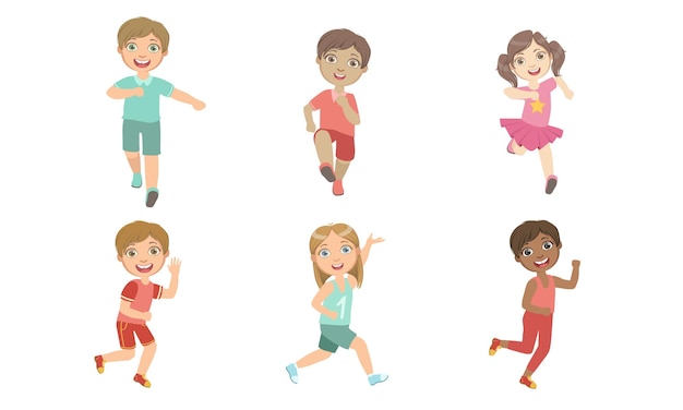 Happy Kids Running Set Schattige jongens en meisjes die sporten die deelnemen aan een loopwedstrijd Marathon Vector Illustratie