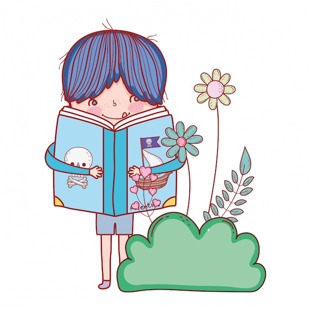Счастливый маленький мальчик, чтение книги в саду