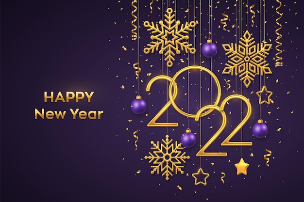 С новым 2022 годом. висячие золотые металлические цифры 2022 с сияющими снежинками, 3d металлическими звездами, шарами и конфетти на фиолетовом фоне. новогодняя открытка или баннер шаблон. вектор.
