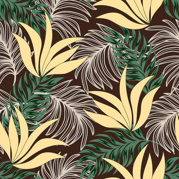 Helder tropisch naadloos patroon met trendy tropische planten en bladeren op een bruine achtergrond