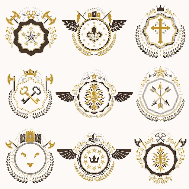 Emblemi decorativi araldici realizzati con corone reali, illustrazioni di animali, croci religiose, arsenali e castelli medievali. collezione di simboli in stile vintage.