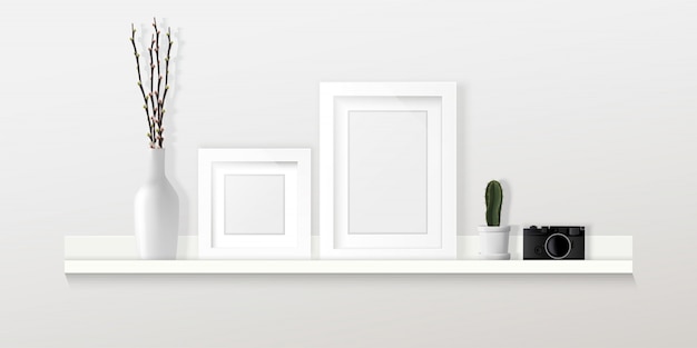 Vettore home interior design, cornici, fotocamera e decorazioni sulla mensola sul muro bianco, infografica mobili.