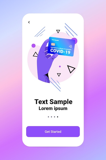 Mano umana che tiene il certificato internazionale di plastica di vaccinazione passaporto di immunità globale senza rischi covid-19