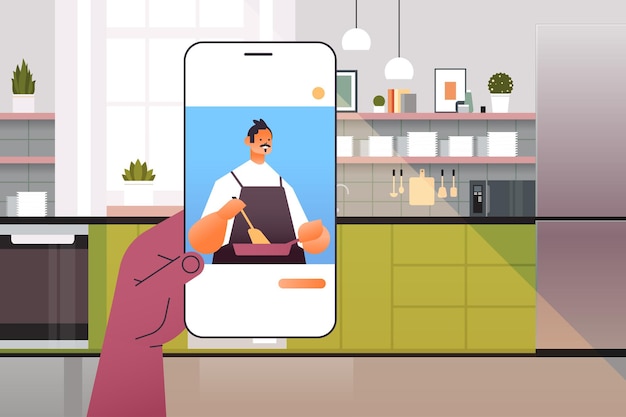 Vettore umano che guarda lo chef food blogger che prepara il piatto sullo schermo dello smartphone concetto di cucina online illustrazione orizzontale del ritratto interno della cucina