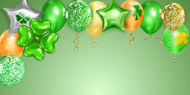 Illustratie op St. Patrick's Day met vliegende gekleurde heliumballonnen rond stervormig en in de vorm van een klavertje vier op lichtgroene achtergrond