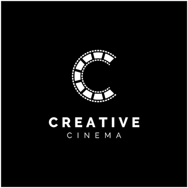 Lettera iniziale c con strisce di pellicola per il logo di produzione cinematografica