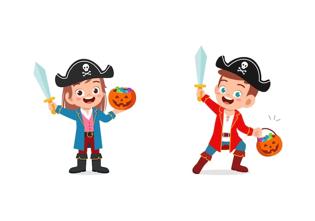 Jongen en meisje vieren Halloween dragen piratenkostuum