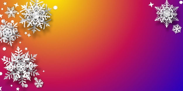 Kerstachtergrond van papieren sneeuwvlokken met zachte schaduwen wit op paarse en oranje achtergrond