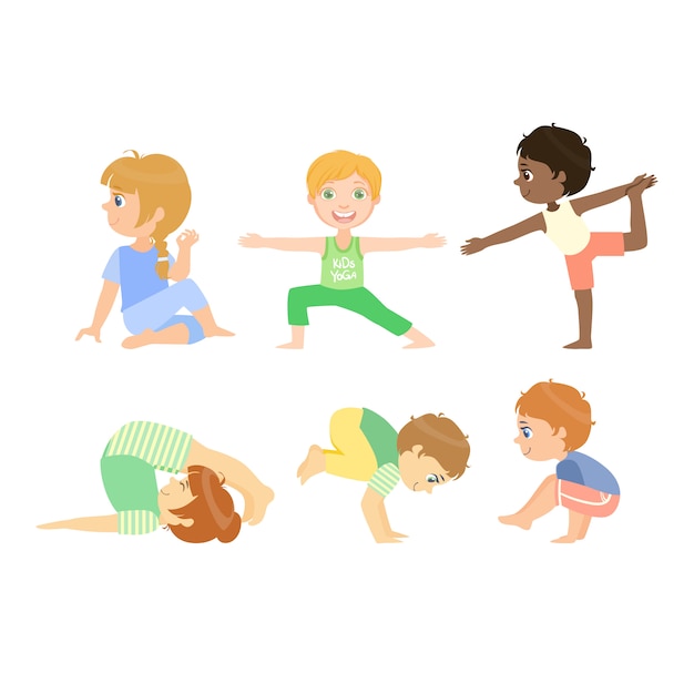 Bambini che fanno le pose avanzate di yoga