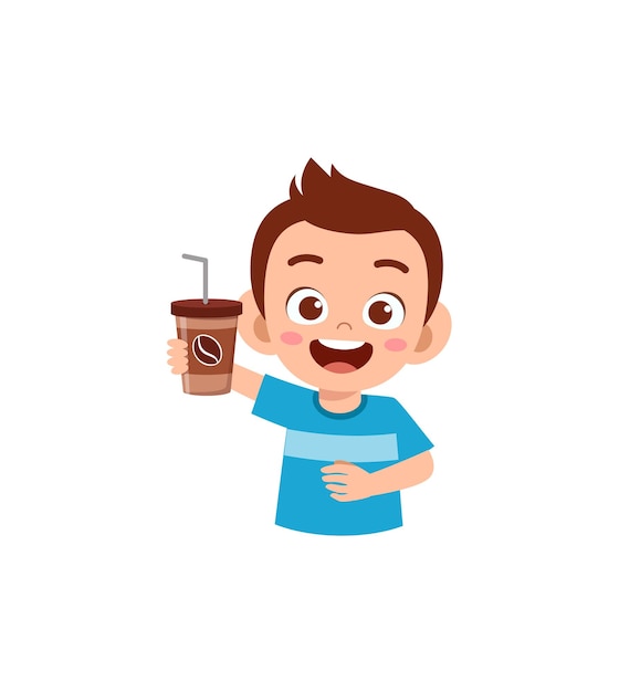 Kleine jongen drinkt hete koffie en voelt zich gelukkig