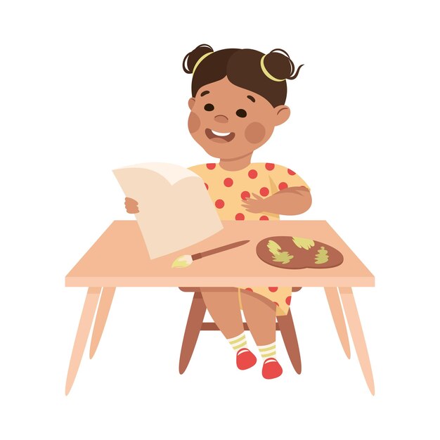 Kleine leerling zit aan tafel met papier en penseel en maakt vectorillustraties voor het basisonderwijs