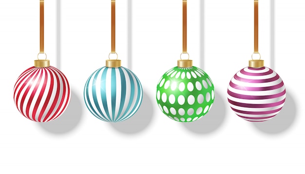 Kleurrijke verzameling kerstballen met strepen.