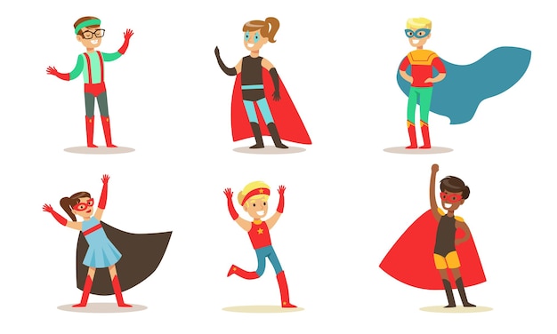 Leuke jongens en meisjes in verschillende superheldenkostuums Set kinderen in capes en maskers die plezier hebben op carnaval of feest Vector illustratie