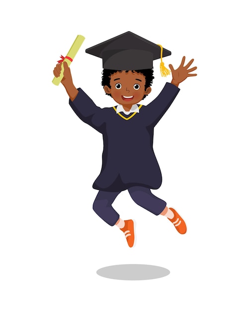 幸せな卒業式の日にジャンプする証明書の卒業証書を保持している卒業式のガウンの小さなアフリカの少年
