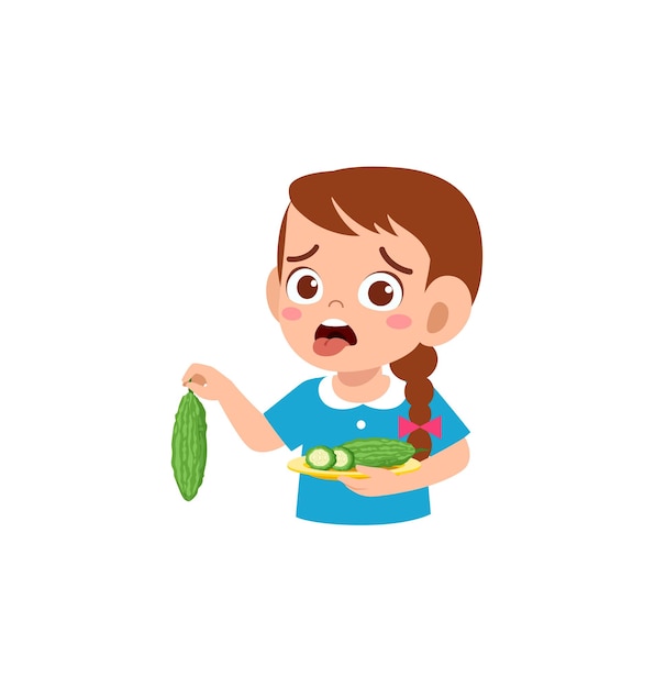 Маленькая девочка не чувствует себя счастливой, когда ест горькую тыкву