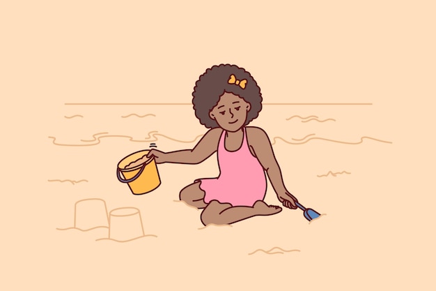 夏休み中にバケツでビーチの建物の城の上に座って砂で遊ぶ少女