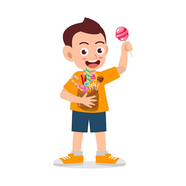 Il bambino mangia caramelle dolci e si sente felice