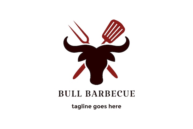 BBQ 그릴 스테이크 레스토랑 로고 디자인을 위한 교차 포크와 주걱이 있는 Longhorn Bison Bull Buffalo Cow Head