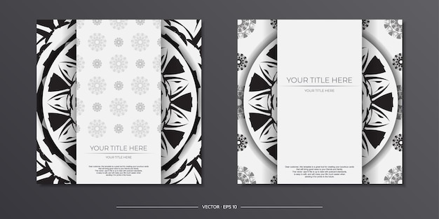 Luxe ansichtkaartsjabloon Witte kleuren met Indiase patronen. Printklaar uitnodigingsontwerp met mandala-ornament.
